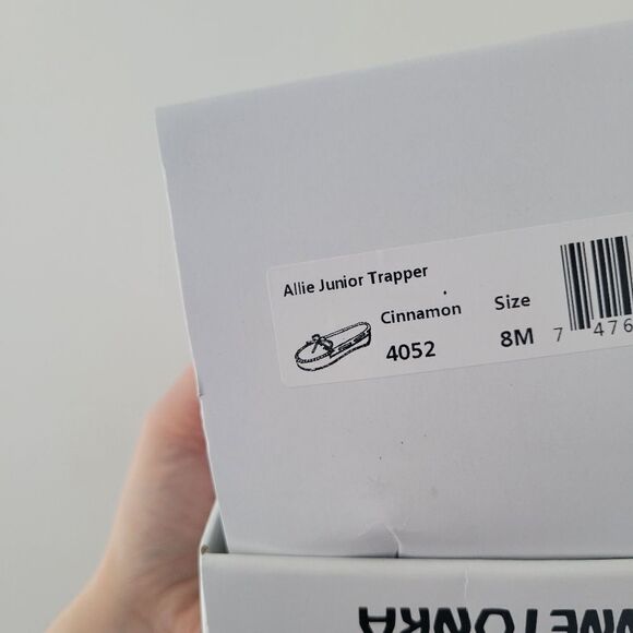 Minnetonka Women's Tan Moccasins Allie Junior Trapper Suede 8m NIB - Picture 7 of 8